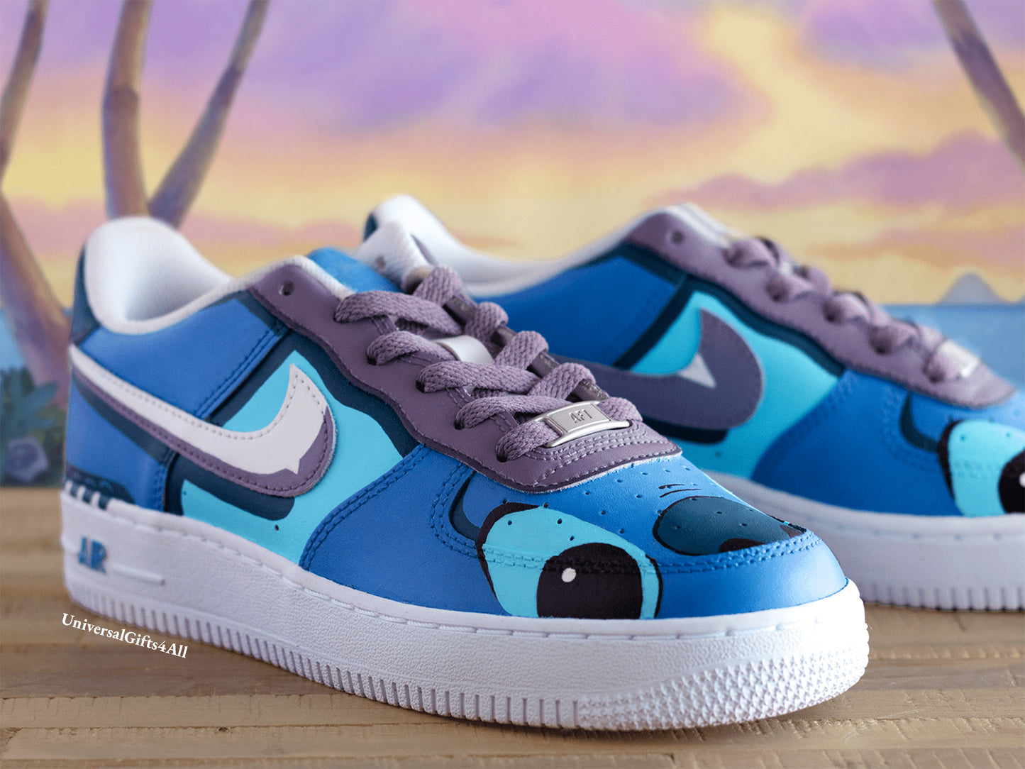 Custom Stitch Cartoon Air Force 1 sneakers. Blauw en paars, tekenserie. Ohana. Damessneaker en herensneaker. Verjaardagscadeau voor stitch liefhebber.