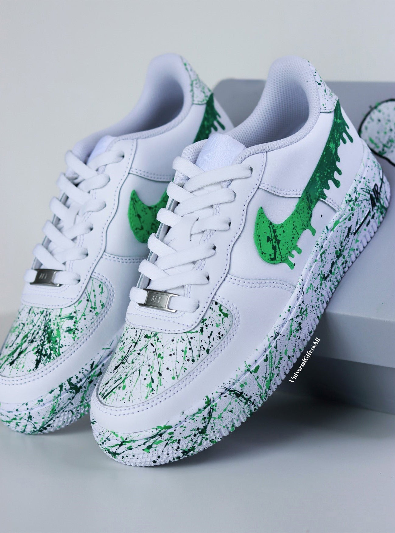 Custom Kelly Green Splatters and drip Air Force 1 sneakers. Nice as Gift. Customized trendy sneakz. Fashion 2024.