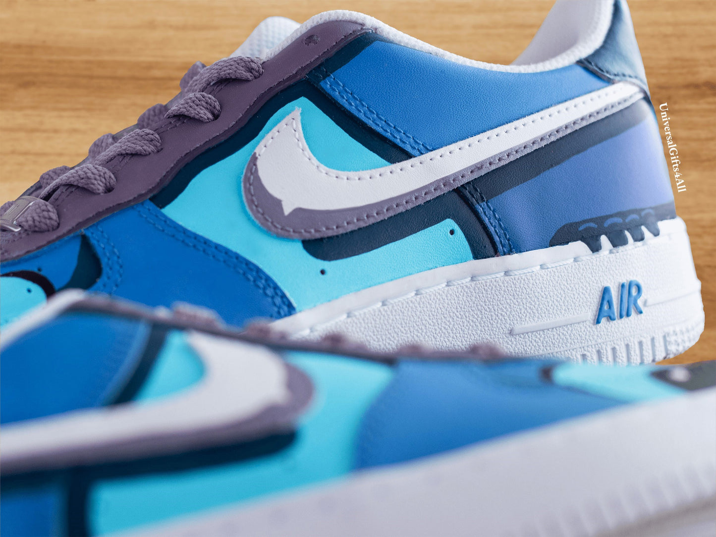 Custom Stitch Cartoon Air Force 1 sneakers. Blauw en paars, tekenserie. Ohana. Damessneaker en herensneaker. Verjaardagscadeau voor stitch liefhebber.
