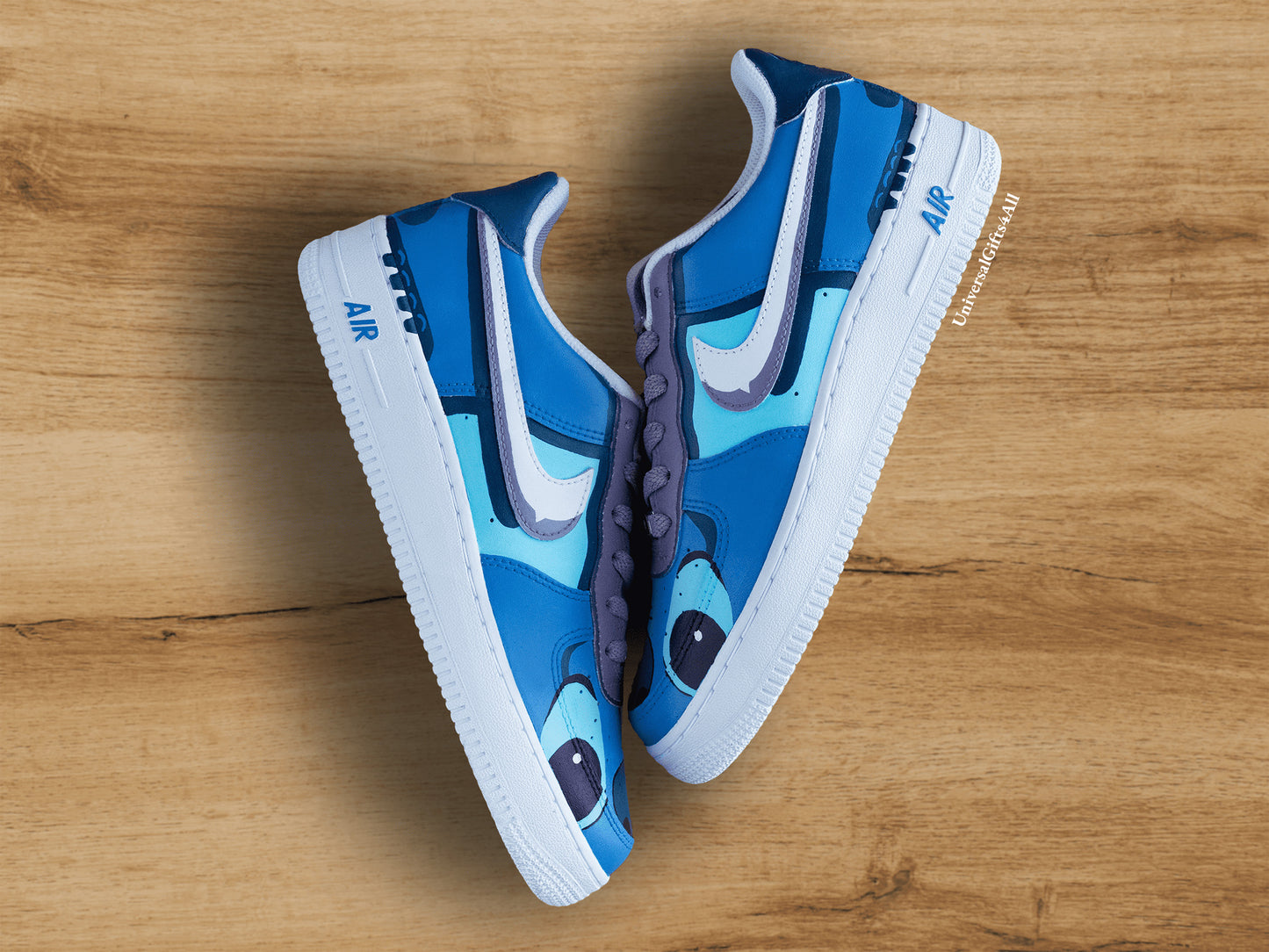 Custom Stitch Cartoon Air Force 1 sneakers. Blauw en paars, tekenserie. Ohana. Damessneaker en herensneaker. Verjaardagscadeau voor stitch liefhebber.