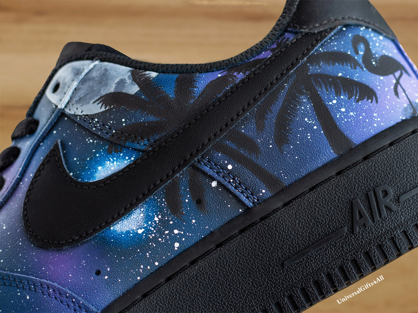 Air Force 1 Galaxy Night Sky Palmtrees & Flamingo custom sneakers, Blauw en paarse kleuren, zon en maan, Universum, Sterren, verjaardagscadeau, Valentijngeschenk, uniek