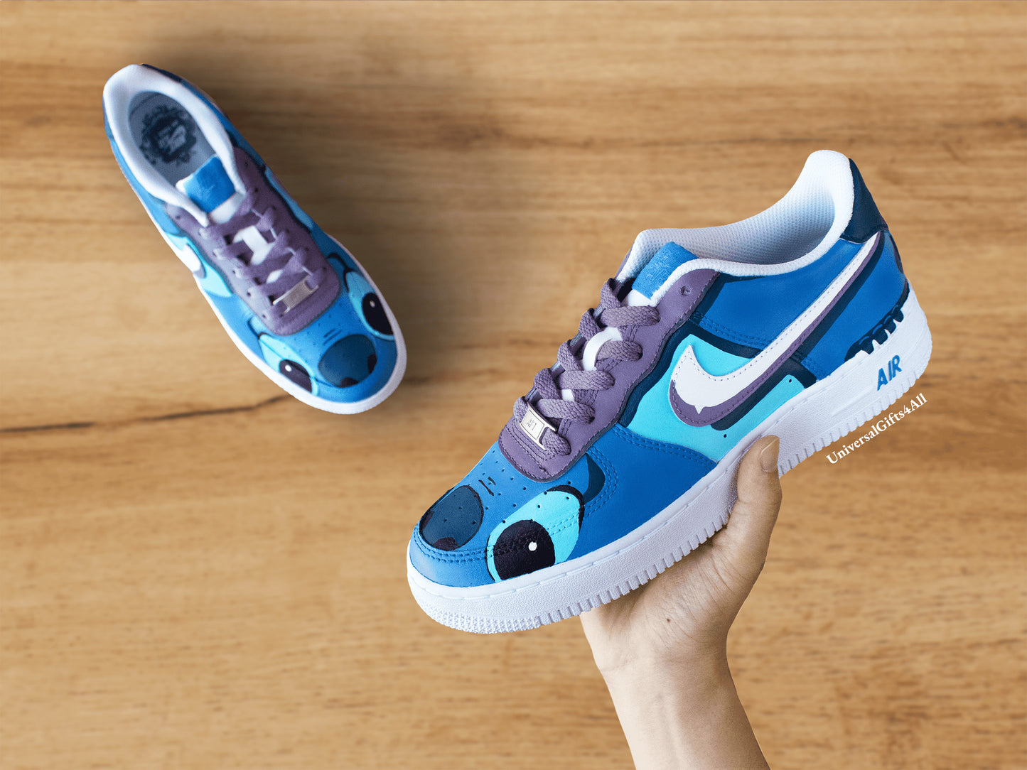 Custom Stitch Cartoon Air Force 1 sneakers. Blauw en paars, tekenserie. Ohana. Damessneaker en herensneaker. Verjaardagscadeau voor stitch liefhebber.