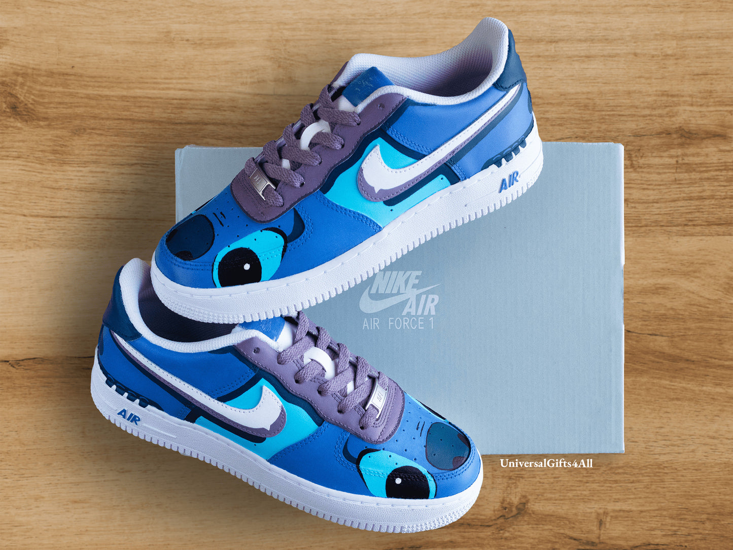 Custom Stitch Cartoon Air Force 1 sneakers. Blauw en paars, tekenserie. Ohana. Damessneaker en herensneaker. Verjaardagscadeau voor stitch liefhebber.
